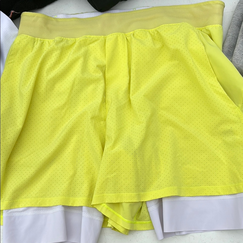 Men’s yellow lululemon shorts